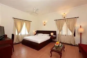 Ilona Lake Resort Alappuzha Hotel